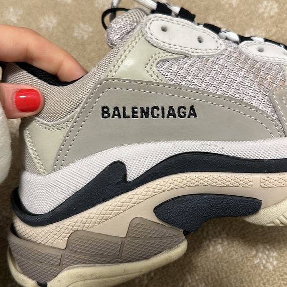 Balenciaga triple s sneaker size 38 - Picture 4 of 6